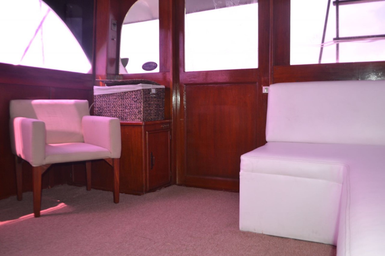 Sala interior del yate Post 46