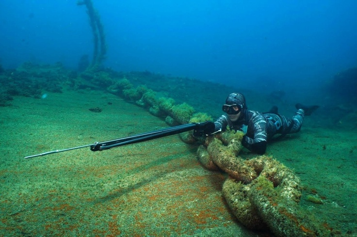 Pesca con arpón en aguas del Caribe Mexicano