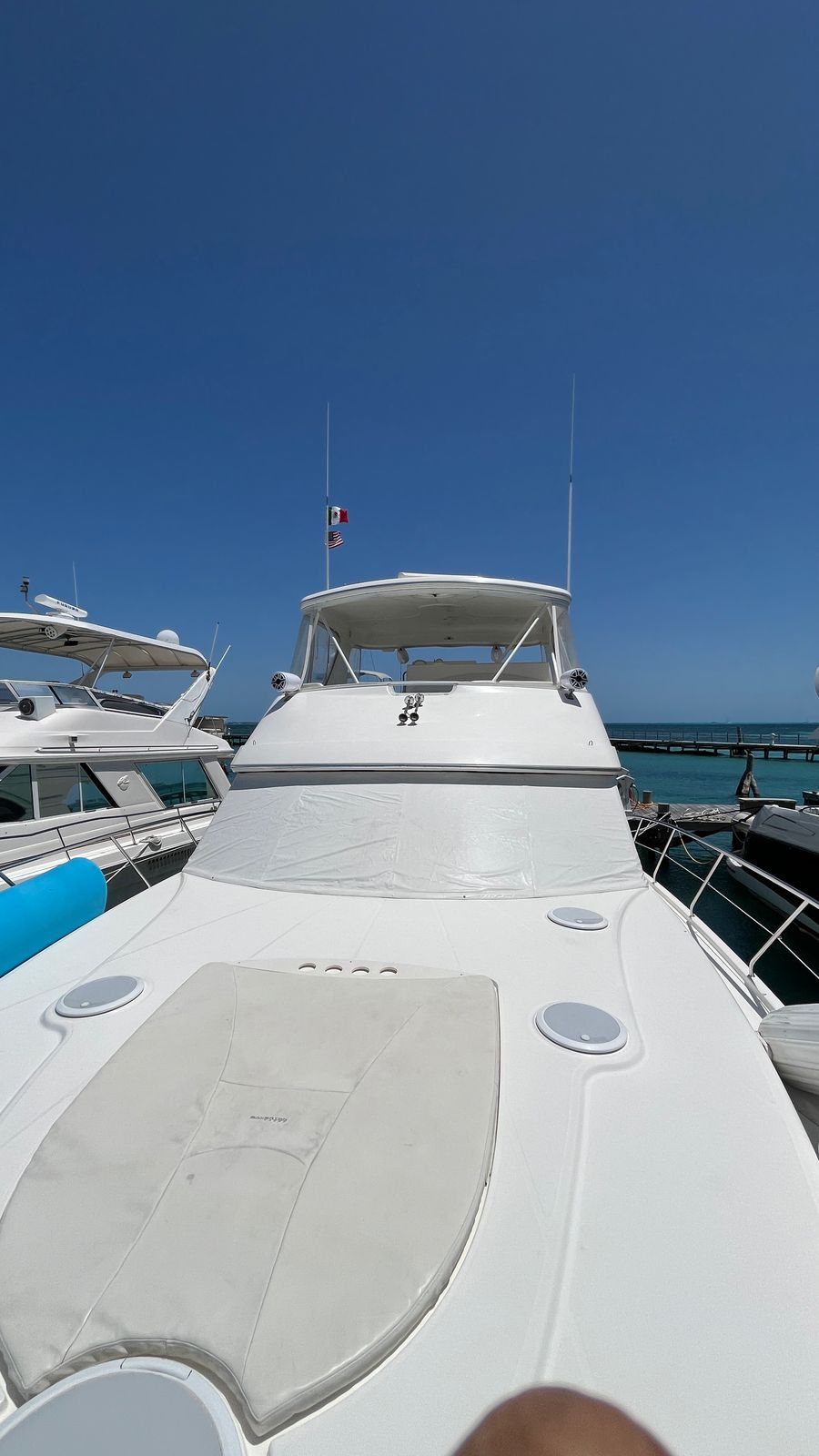 proa del yate mas lujoso para pesca en cancun proa del yate mas lujoso para pesca en cancun