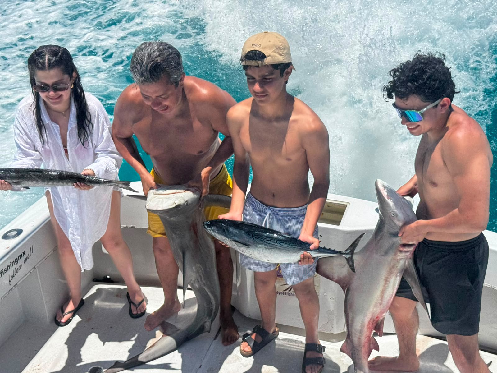 El mejor tour de pesca deportiva en Cancún a bordo del yate Luhrs 35 pies
