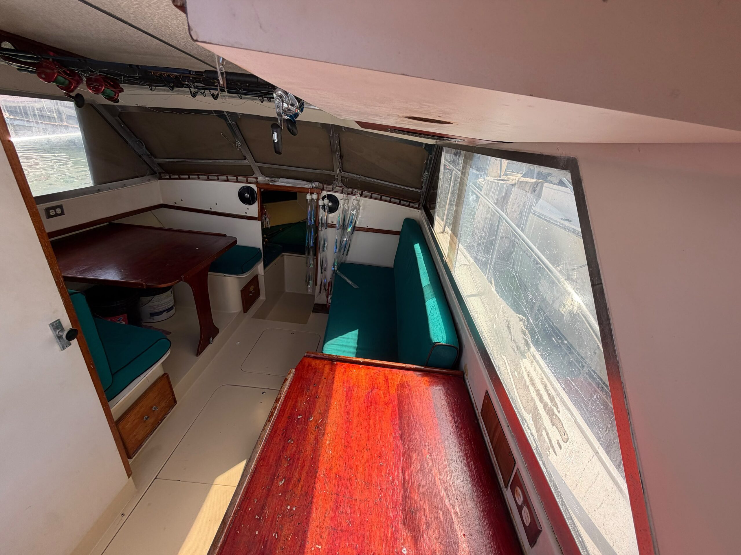 Interior de lujo del yate Luhrs 35 pies para pesca deportiva privada en Cancún